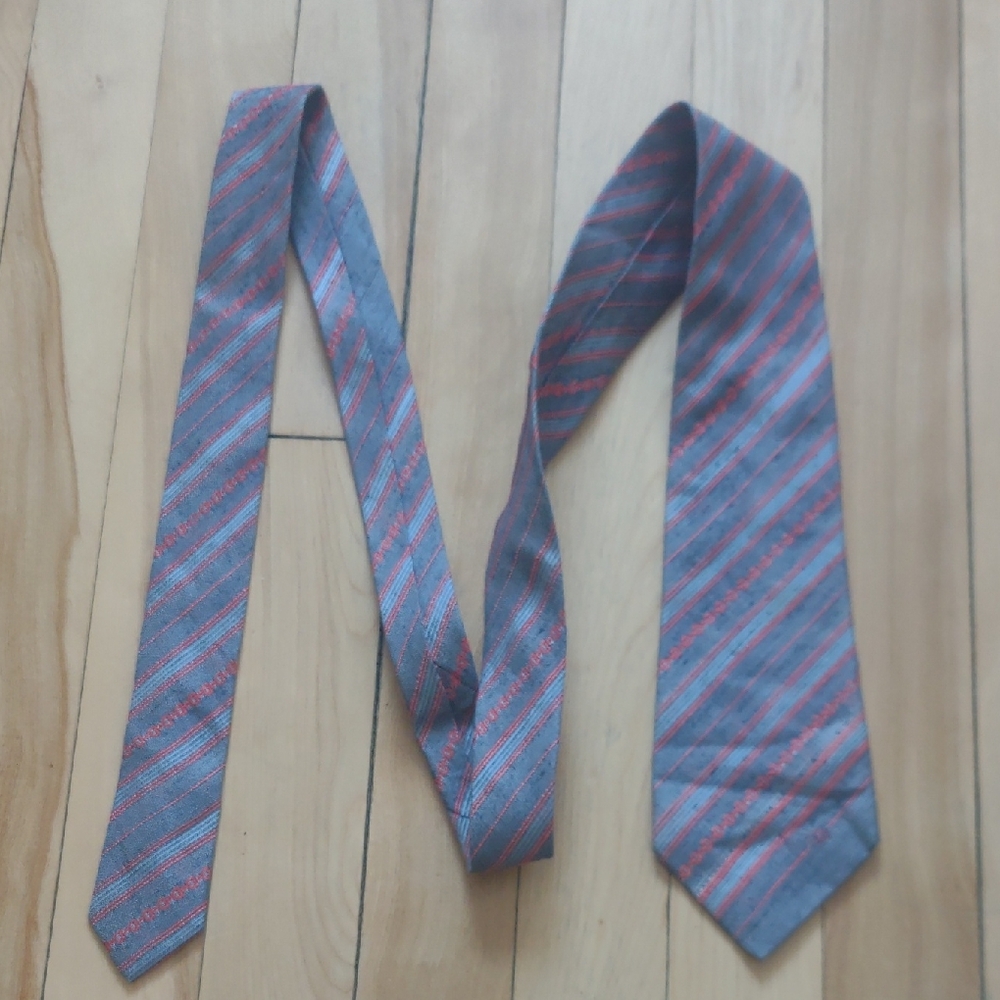 Gucci Gray and Red Diagonal Striped Tie